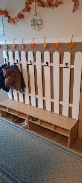 Garderobe mit Sitzbank